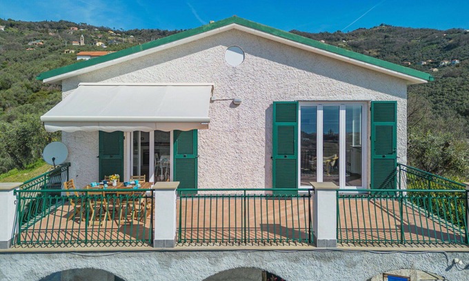 Moneglia House | Beautiful private villa for 6 guests with A/C, WIFI, TV, patio and pets allowed
