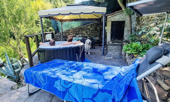 Montorgiali House | Beautiful private villa for 5 people with WIFI, A/C, hot tub, TV, patio and pets allowed