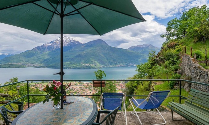 Dongo House | Beautiful private villa for 3 people with TV, terrace, pets allowed and parking