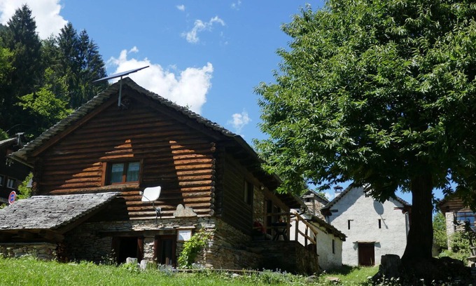 Semione House | Beautiful private villa for 4 guests with WIFI, TV, patio, pets allowed, panoramic view and park...