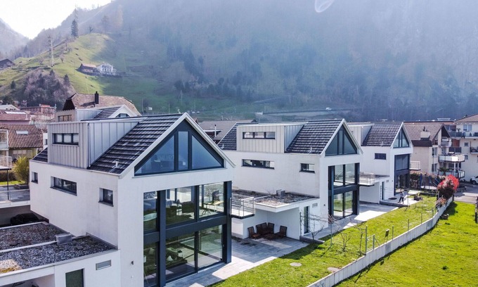 Ruetli House | Beautiful private villa for 10 people with WIFI, TV, patio and pets allowed