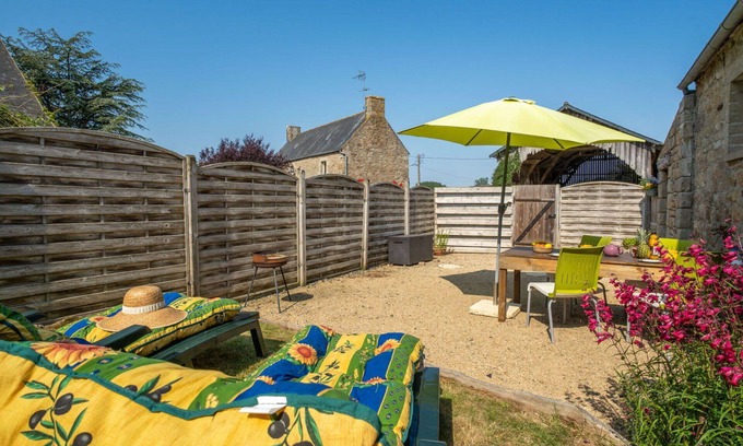 Ploumilliau House | Beautiful private villa for 4 people with WIFI, TV, patio and pets allowed