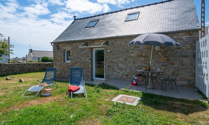 Plogoff House | Beautiful private villa for 4 guests with TV, terrace and pets allowed