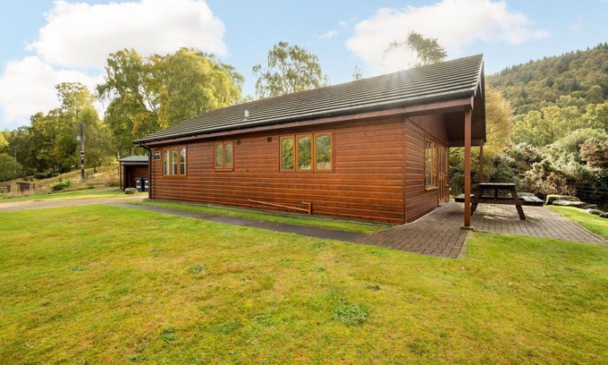 Glen Urquhart House | Beautiful private villa for 4 people with WIFI, TV and pets allowed
