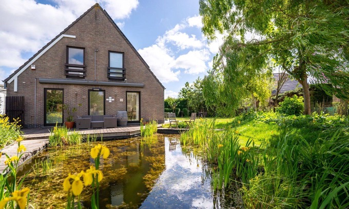 Bredene Villa | Beautiful private villa for 6 people with WIFI, A/C, TV, terrace and pets allowed