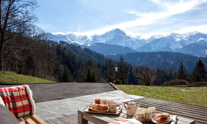 Chesieres House | Beautiful private villa for 8 people with WIFI, hot tub, TV and balcony