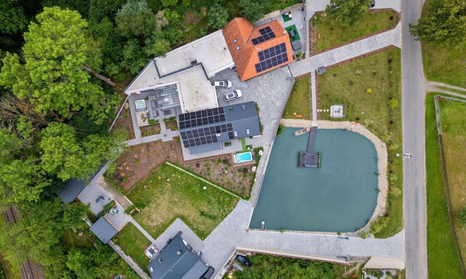Dolni Laz House | Beautiful private villa for 6 guests with WIFI, hot tub, A/C, TV, terrace and pets allowed