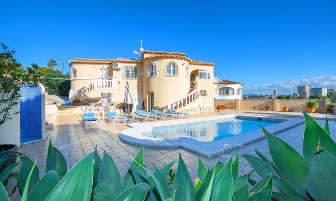 Calpe Villa | Beautiful private villa for 8 guests with A/C, WIFI, private pool, TV and terrace