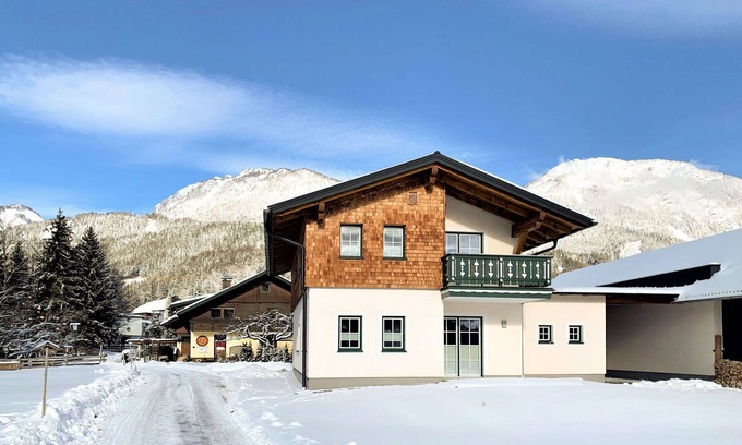 Weissenbach House | Beautiful private villa for 8 people with WIFI, TV, terrace and pets allowed