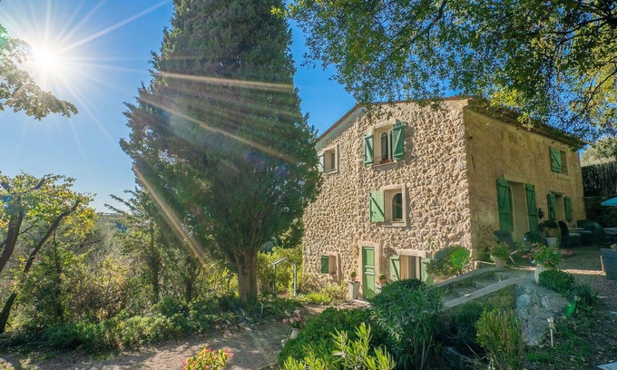 Chateauneuf-Grasse House | Beautiful private villa for 6 people with WIFI, private pool, TV, patio and pets allowed