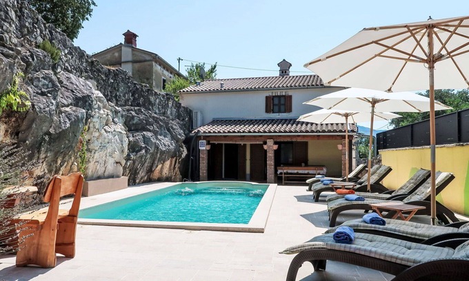 Susnjevica House | Beautiful private villa for 6 guests with private pool, WIFI, A/C, TV, terrace and pets allowed