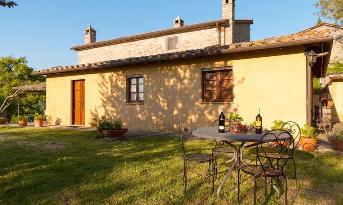 Cortona Villa | Beautiful private villa for 9 guests with private pool, WIFI, TV, veranda and pets allowed