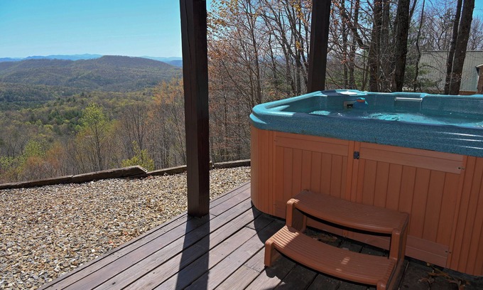 Indian Rock Springs Cabin | Beautiful Retreat - Amazing Views - Hot Tub - Super Fast WIFI