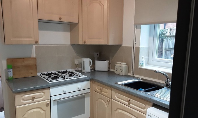 Rowton Apartment | Beautiful Romantic Village House With Netflix