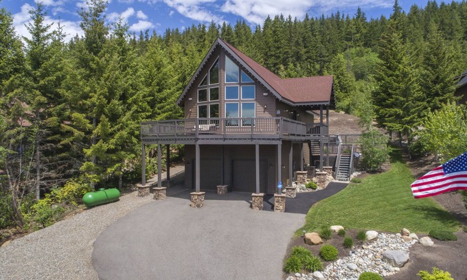 Ronald Ski Chalet | Beautiful Roslyn Ridge View Home! Hot Tub! Near Suncadia, Lk Cle Elum, & More!