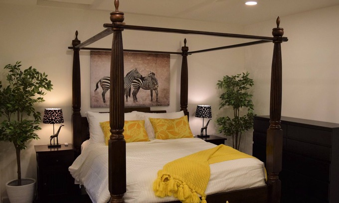Encino House | Beautiful Safari Retreat in Heart of Encino Hills - Modern, Clean & Peaceful!