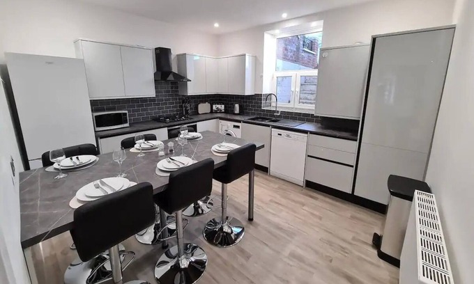 Ventnor Apartment | Beautiful Seaside Apartment With Parking
