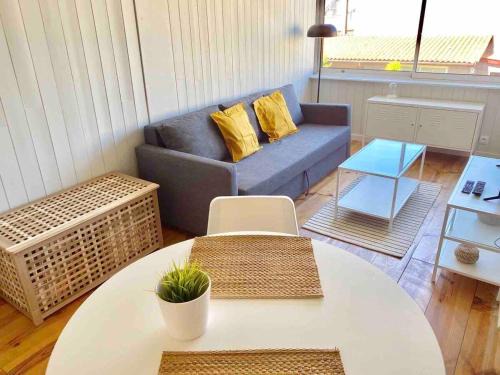 Talence Apartment | Beautiful studio 200 from tram B