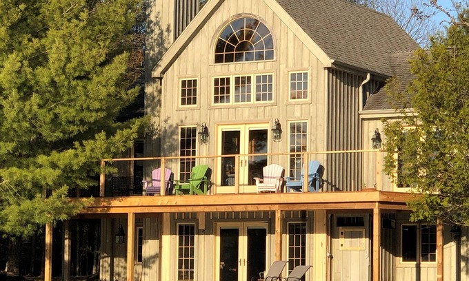 Muskoka Lakes Cottage | Beautiful Sunset-Facing 6-Bedroom Cottage & Boathouse on Central Lake Rosseau