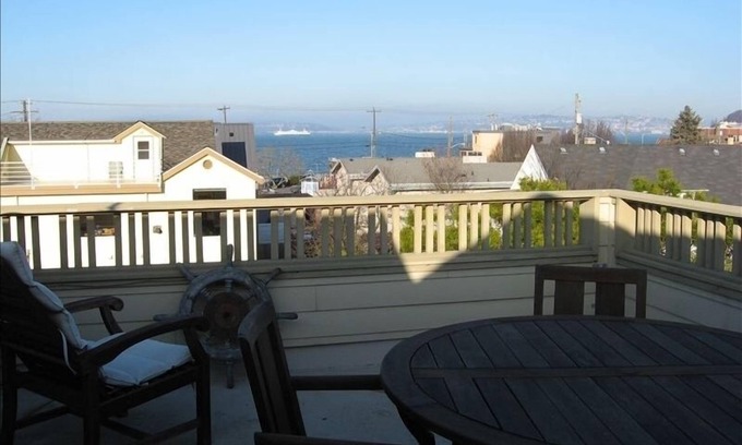 Alki House | Beautiful View Home Alki Beach-West Seattle - 3 bed,3 baths