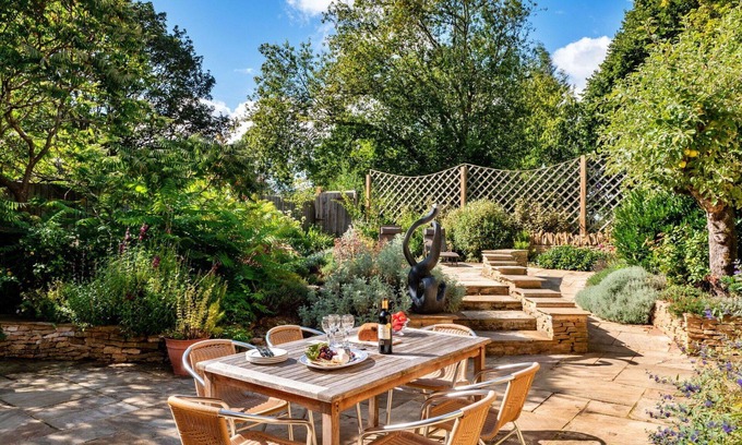 Kingham House | Beautiful villa for 6 people with pool, WIFI and pets allowed