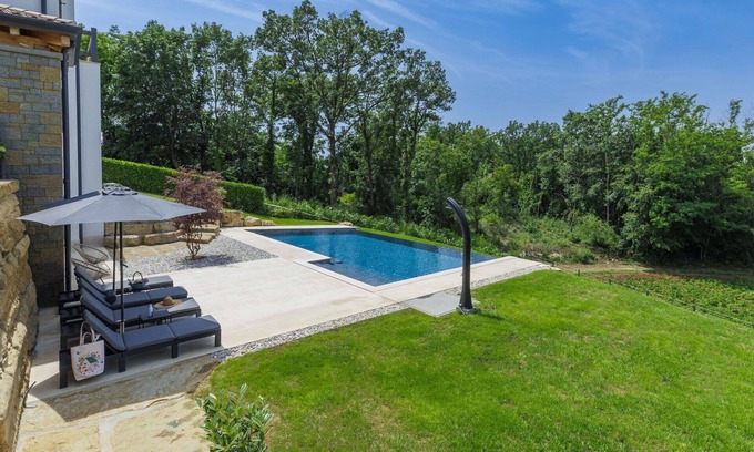 Karojba House | Beautiful villa for 6 guests with A/C, WIFI, private pool, TV and terrace