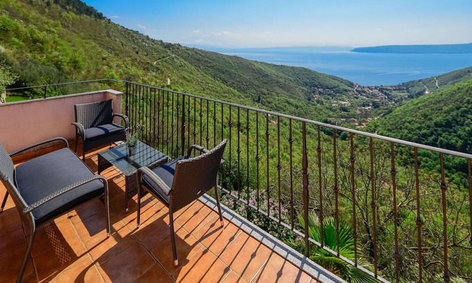 Sucici House | Beautiful villa for 6 guests with A/C, WIFI, TV, terrace, panoramic view and parking