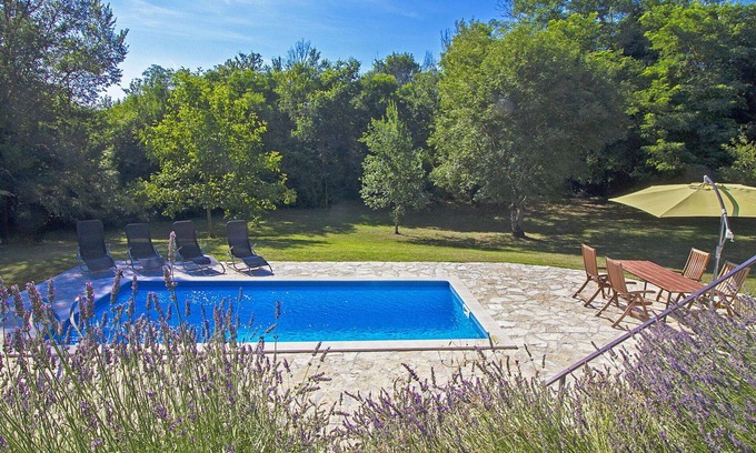 Topid House | Beautiful villa for 6 guests with private pool, WIFI, A/C, TV and terrace
