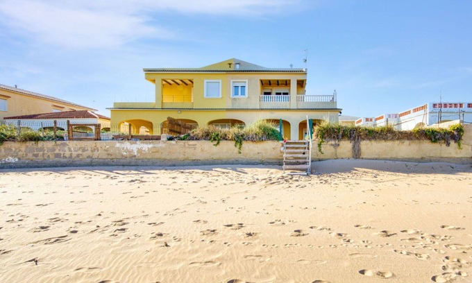 Les Deveses House | Beautiful villa for 8 guests with WIFI, TV, patio and pets allowed