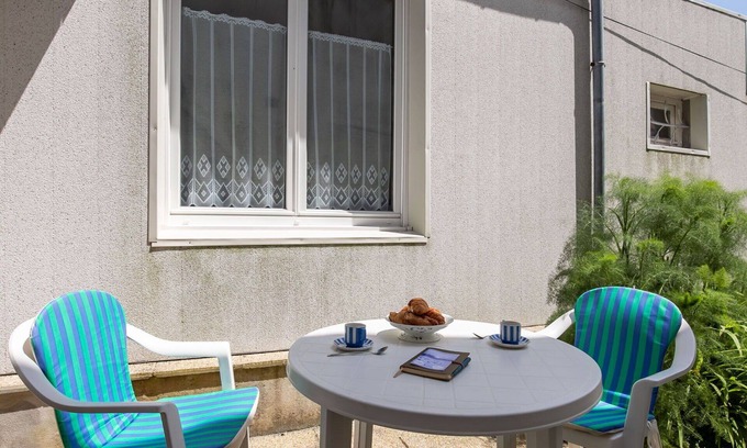 Cleder House | Beautiful villa for 2 guests with TV and patio