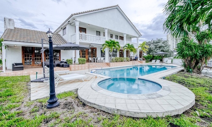 Bermuda Riviera House | Beautiful waterfront home with pool, fast WiFi & W/D - dog-friendly