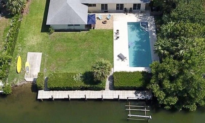 Vero Beach Cottage | Beautiful Waterfront Home with Dock and Ramp