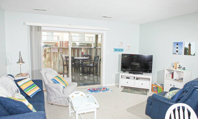 Pine Knoll Shores Condo | Beautifully Decorated Condo with Private Balcony, Free WiFi, Shared Pool, W/D