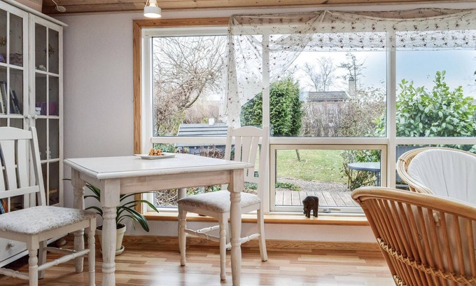 Frederikssund Municipality House | Beautifully furnished cottage with personal touches both inside and in the garden.