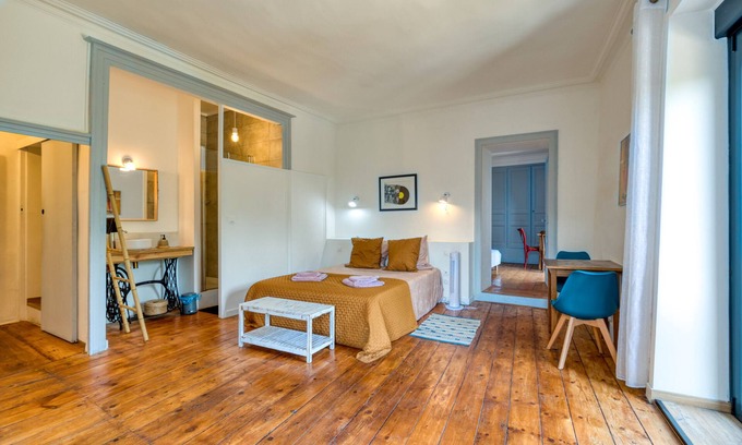 Saint-Andre-de-Sangonis Bed & Breakfast | Bed and Breakfast 'Chambre' with Shared Pool, Shared Garden and Wi-Fi