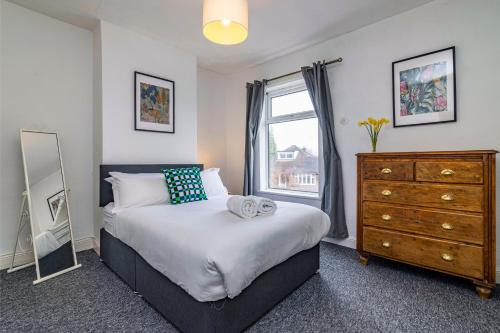 Bramcote House | Beeston town house - Sleeps 4