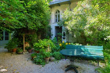 Villeneuve-les-Avignon Apartment | Bel Appartement Dans Cloitre Arbore