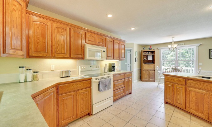 Bella Vista House | Bella Vista Vacation Rental w/Private Back Deck!