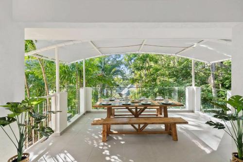 Palm Cove House | Belle Escapes Sandpipers Beach House