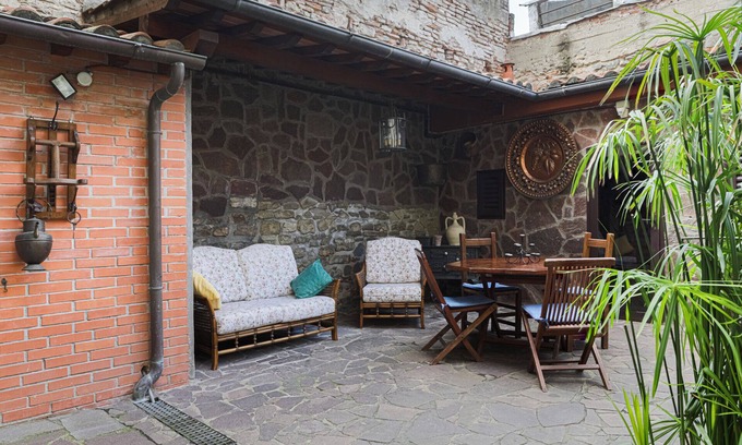 Santo Spirito Apartment | Bellosguardo/San Francesco di Paola with private garden