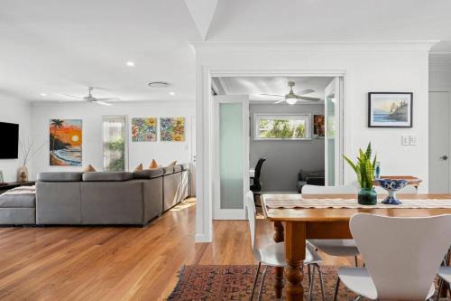 Broadbeach Waters House | Bels Florida Family Getaway - Pool, WiFi, BBQ