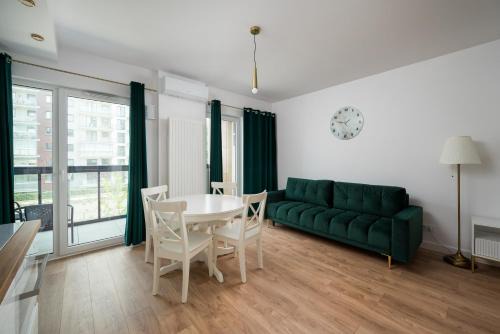 Warsaw Apartment | Bemowo Narwik Deluxe Studio by BookingHost