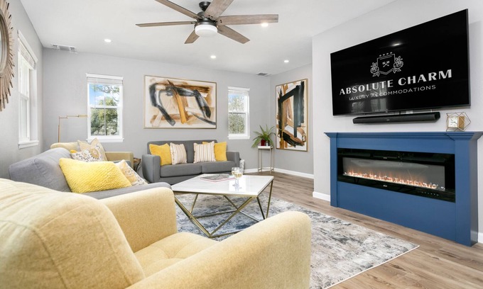 Fredericksburg House | Bent Oaks | Sleeps 10 | Hot Tub, Full Kitchen, Access to Community Pool