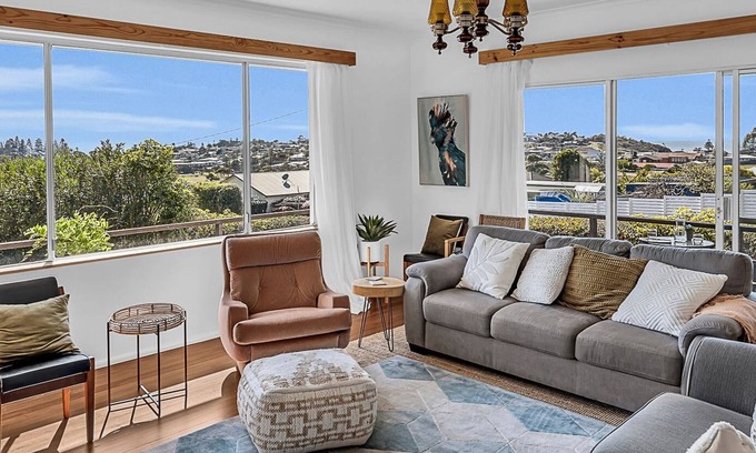 Bermagui House | Bermagui Breeze Holiday House 5 bedroom 18-20 Mumbulla Street - Bermagui
