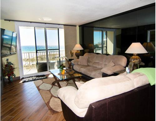 Holiday Isle Apartment | Best Gulf-Front Beach View in Destin!