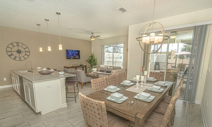Campbell House | BeSt LoCaTiOn! 4Bd/3Bt w/pool 10min Disney-Orlando