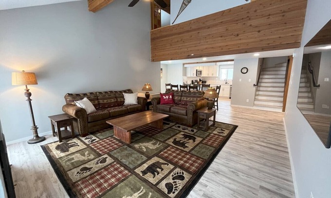 North Troy Apartment | Best Location @ Jay: `24 Remodel, Ski-in/Out by Waterpark & Rink, A/C & Dogs