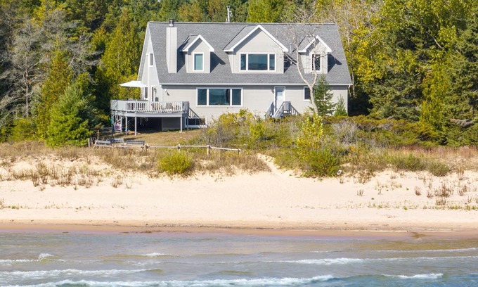 Baileys Harbor House | Best Sand Beach on Lake Mich for 14! - Aug 22-29/Aug 29- Sept 5 - Avail 2026!