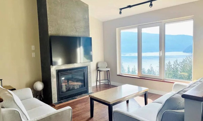 Sicamous Condo | Best views in all of Sicamous!n