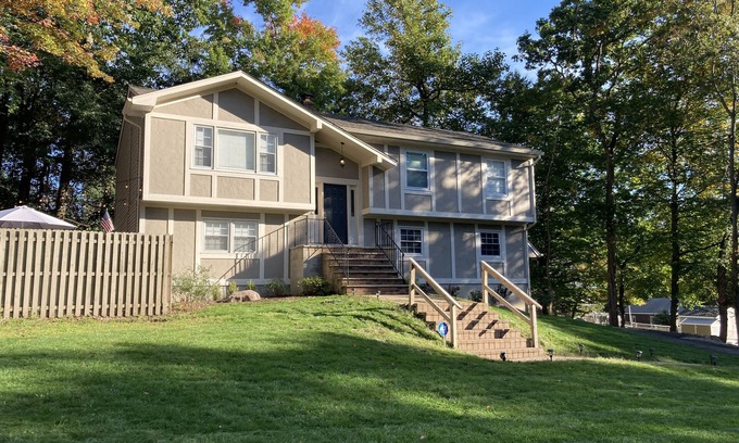 Lake Hopatcong House | BestOBothWorlds.2G@HandcraftedWoodTerrace.GameRoom